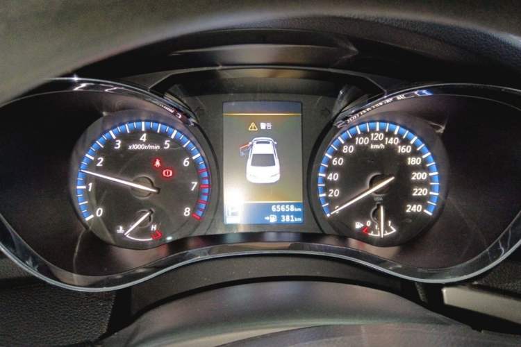 Used Venucia D60 2018 1.6L CVT Smart Connect Elite Edition Odometer Close Up