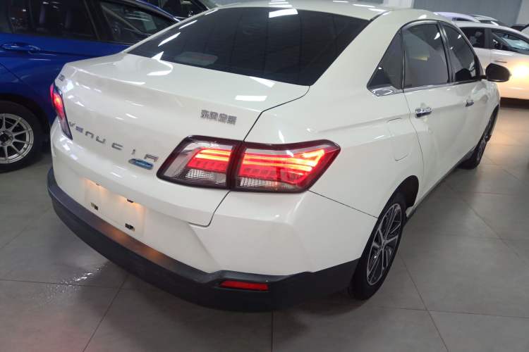 Used Venucia D60 2018 1.6L CVT Smart Connect Elite Edition Rear Right 45 Deg