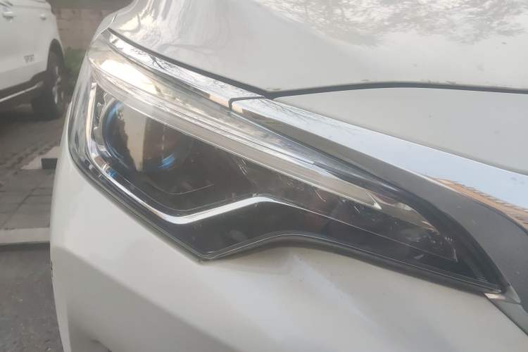 Used Venucia D60 2018 1.6L Manual Smart Connect Elite Edition Right Front Headlight