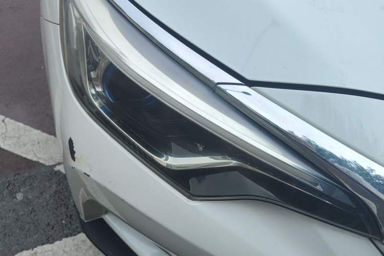 Used Venucia D60 2018 1.6L CVT Smart Connect Elite Edition Right Front Headlight