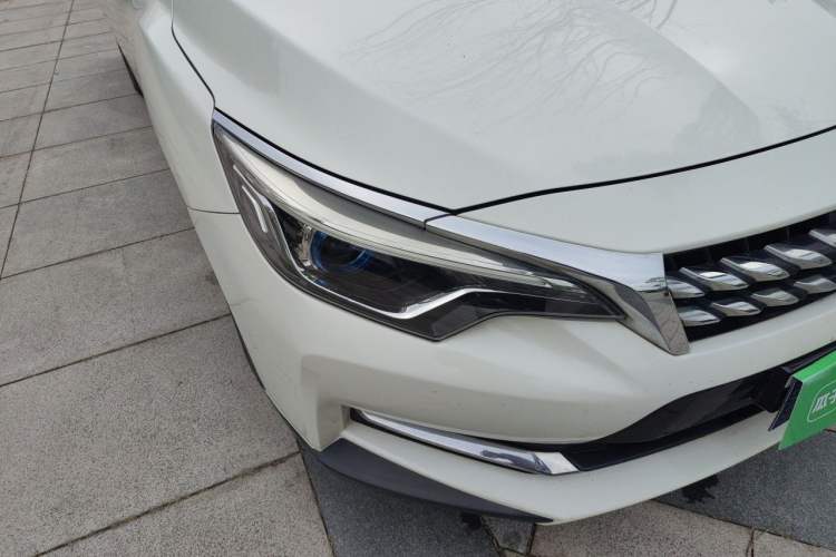 Used Venucia D60 2018 1.6L CVT Smart Connect Elite Edition Right Front Headlight