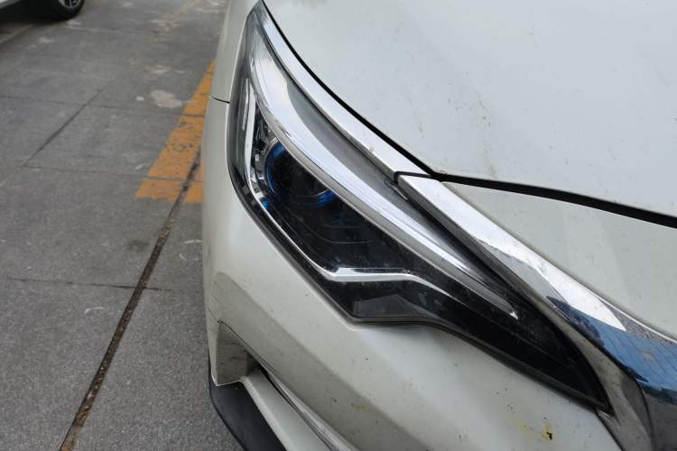 Used Venucia D60 2018 1.6L CVT Smart Connect Elite Edition Right Front Headlight