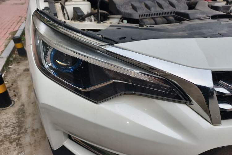 Used Venucia D60 2018 1.6L Manual Smart Connect Elite Edition Right Front Headlight
