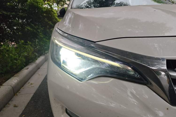 Used Venucia D60 2018 1.6L CVT Smart Connect Elite Edition Right Front Headlight