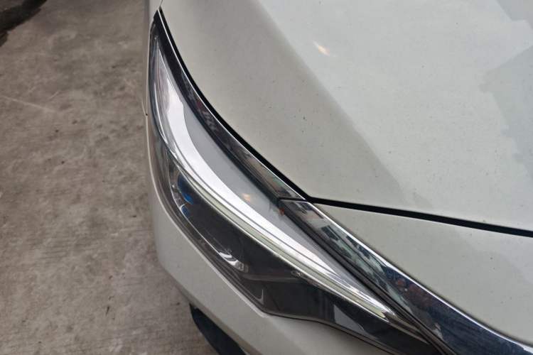 Used Venucia D60 2018 1.6L CVT Smart Connect Elite Edition Right Front Headlight