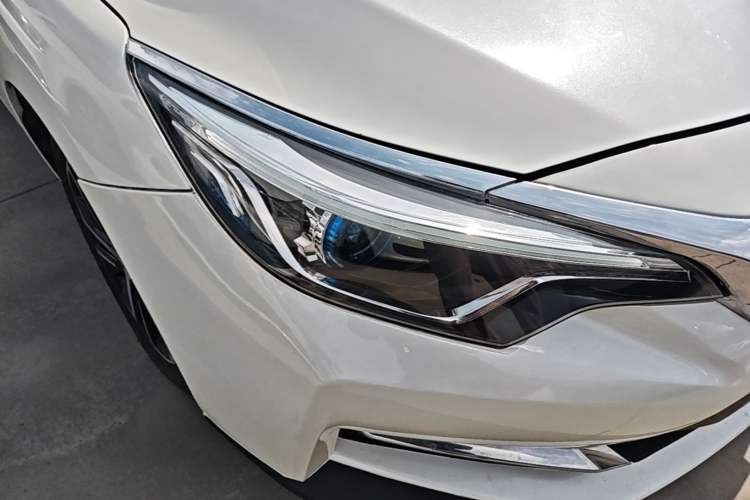 Used Venucia D60 2018 1.6L CVT Smart Connect Elite Edition Right Front Headlight