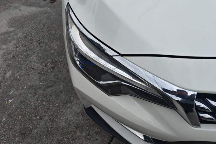 Used Venucia D60 2018 1.6L CVT Smart Connect Elite Edition Right Front Headlight