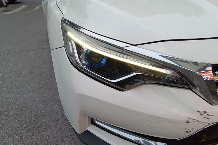 Used Venucia D60 2018 1.6L CVT Smart Connect Luxury Edition Right Front Headlight