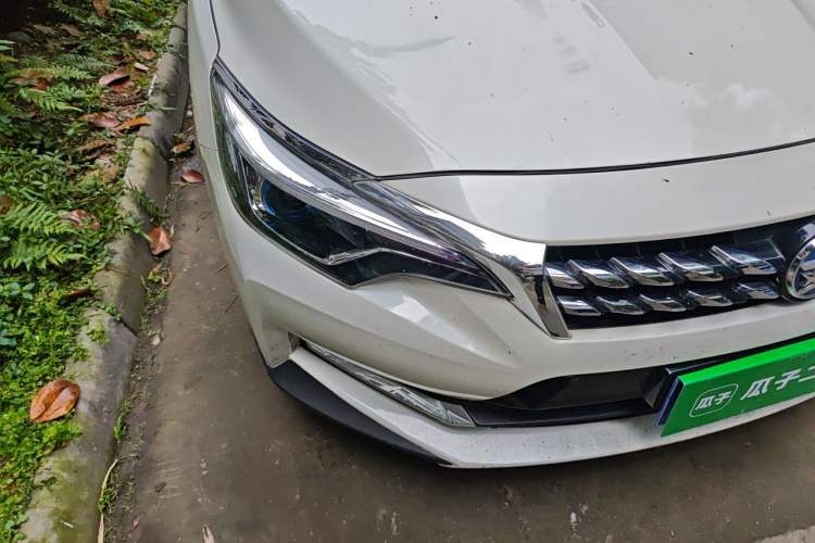 Used Venucia D60 2018 1.6L Manual Smart Connect Elite Edition Right Front Headlight