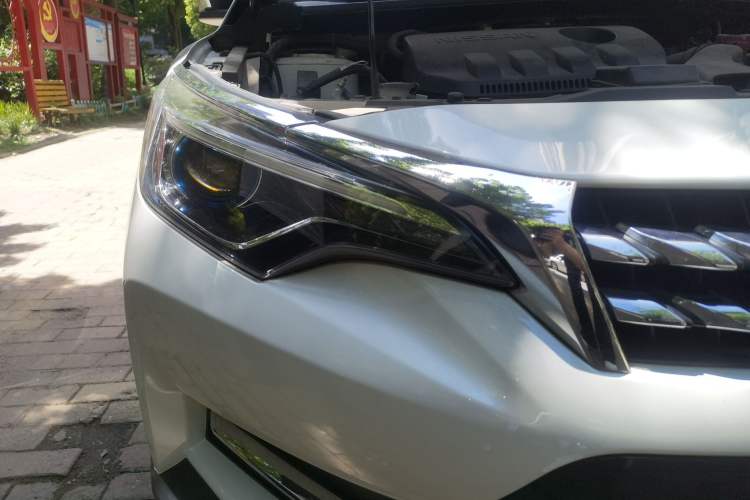 Used Venucia D60 2018 1.6L CVT Smart Connect Elite Edition Right Front Headlight