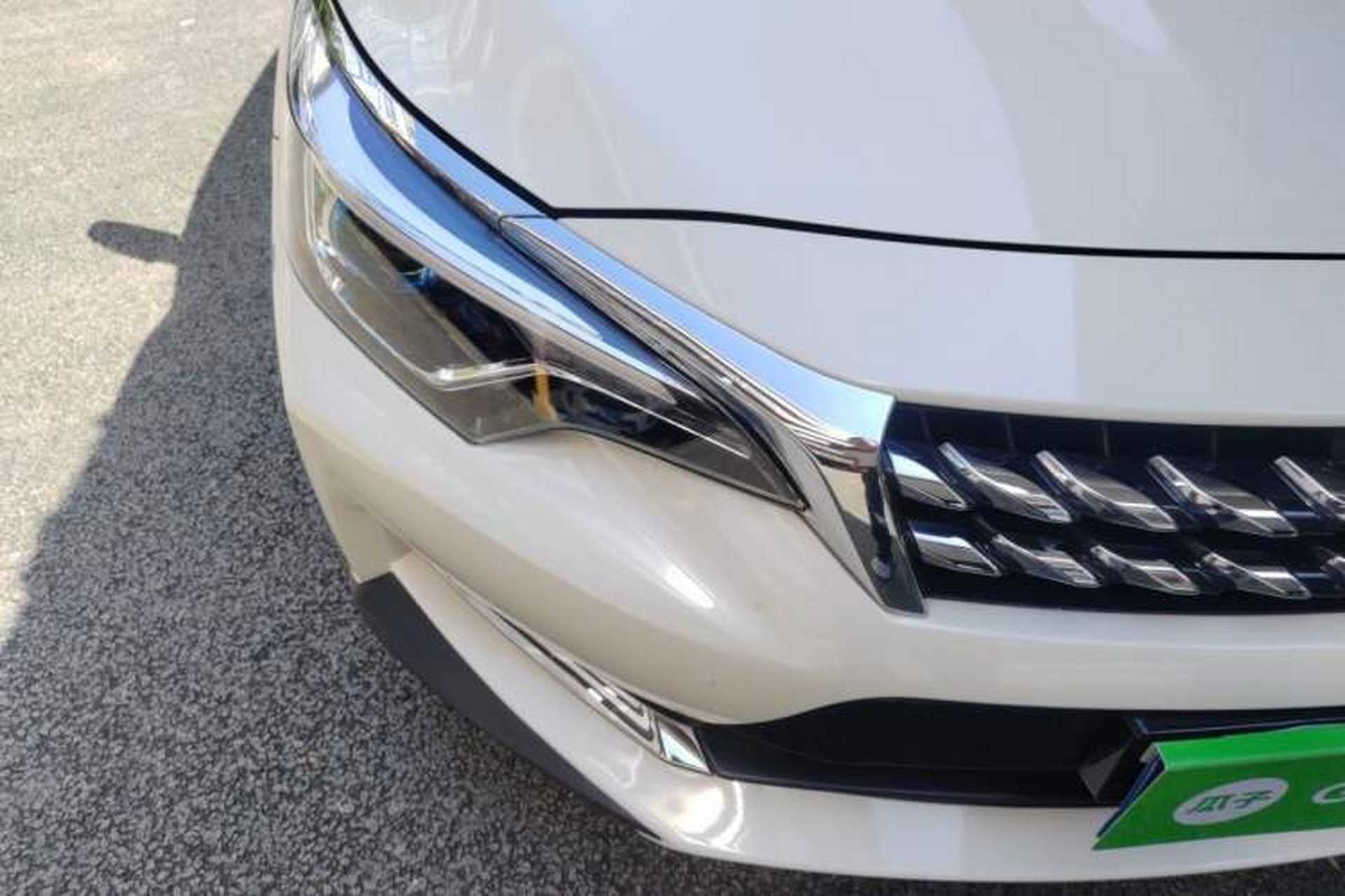 Used Venucia D60 2018 1.6L CVT Smart Connect Elite Edition Right Front Headlight