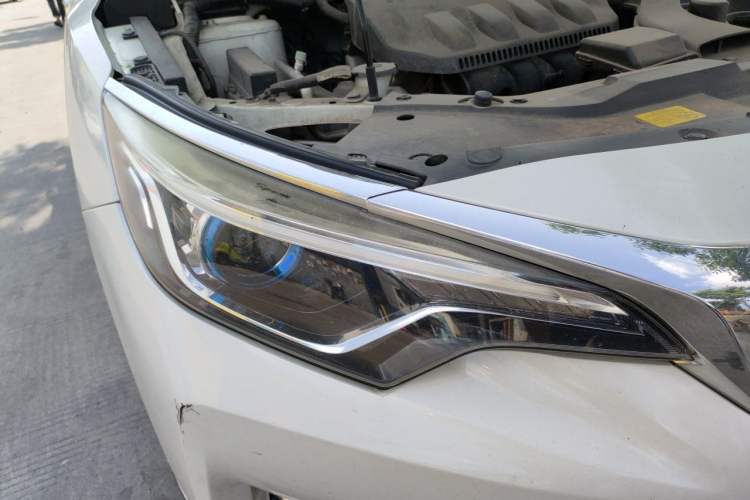 Used Venucia D60 2018 1.6L CVT Smart Connect Luxury Edition Right Front Headlight