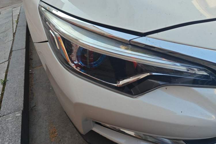 Used Venucia D60 2018 1.6L CVT Smart Connect Elite Edition Right Front Headlight