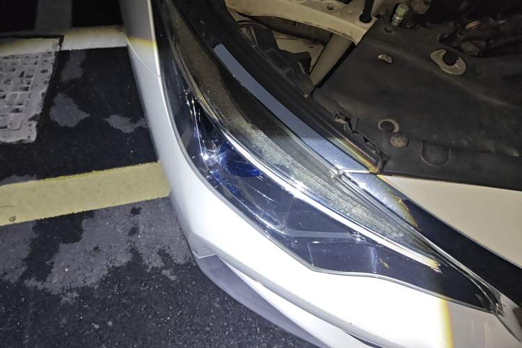 Used Venucia D60 2018 1.6L CVT Smart Connect Elite Edition Right Front Headlight