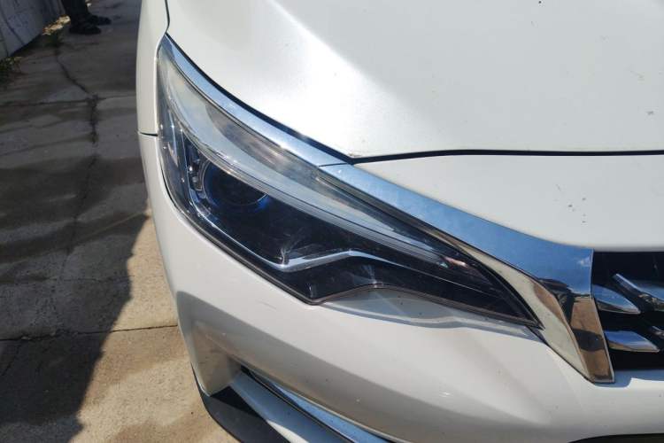 Used Venucia D60 2018 1.6L CVT Smart Connect Elite Edition Right Front Headlight