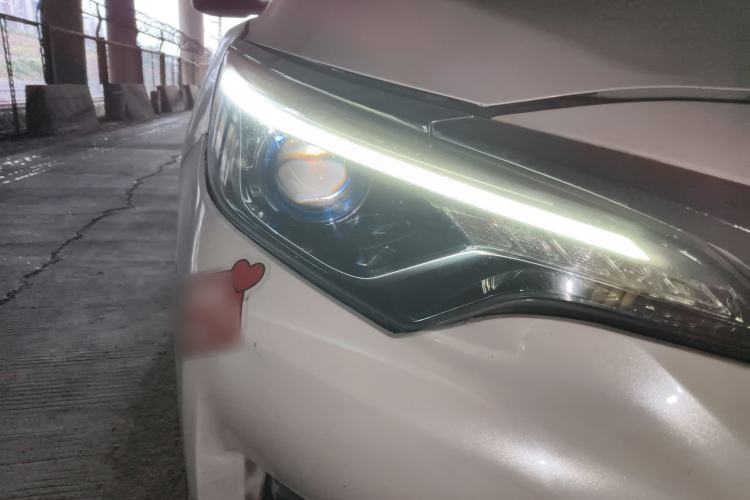Used Venucia D60 2018 1.6L Manual Smart Connect Elite Edition Right Front Headlight