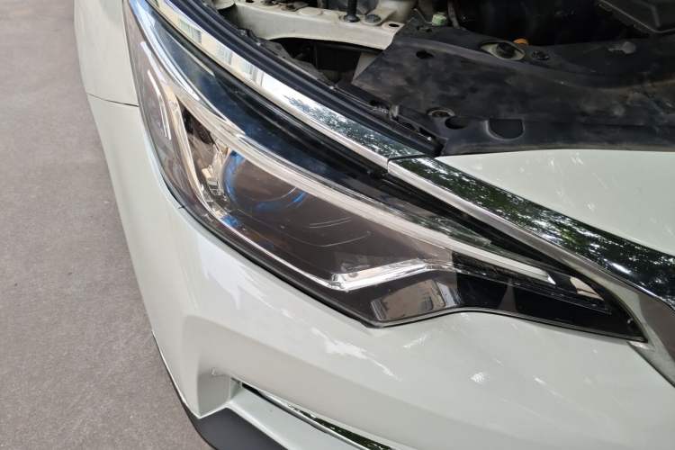 Used Venucia D60 2018 1.6L CVT Smart Connect Elite Edition Right Front Headlight