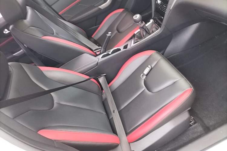 Used Venucia D60 2018 1.6L Manual Smart Connect Elite Edition Right Front Seat
