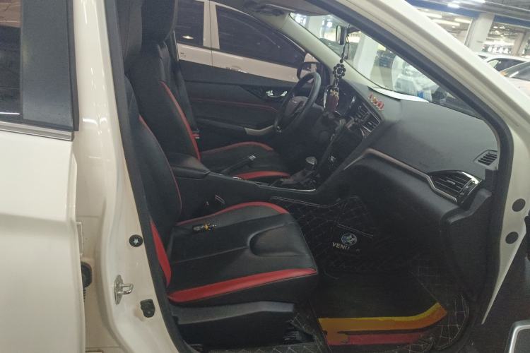 Used Venucia D60 2018 1.6L CVT Smart Connect Elite Edition Right Front Seat