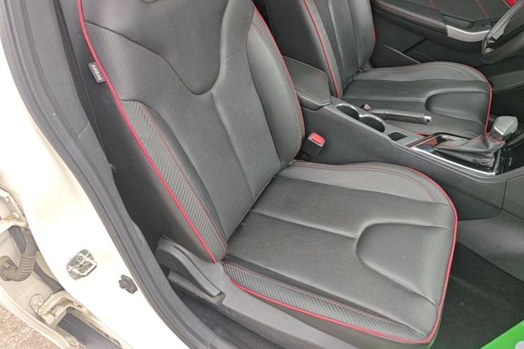 Used Venucia D60 2018 1.6L CVT Smart Connect Luxury Edition Right Front Seat