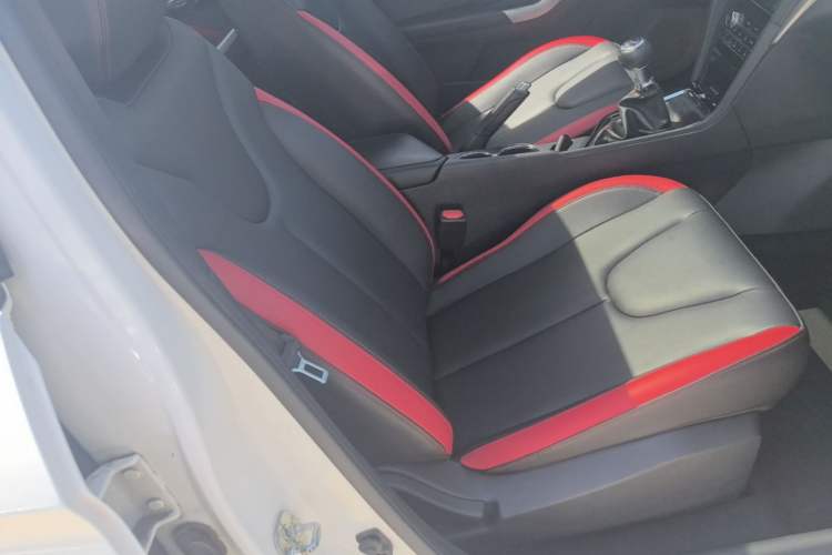 Used Venucia D60 2018 1.6L Manual Smart Connect Elite Edition Right Front Seat
