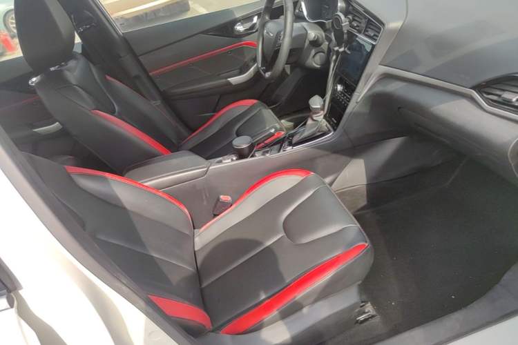 Used Venucia D60 2018 1.6L CVT Smart Connect Elite Edition Right Front Seat