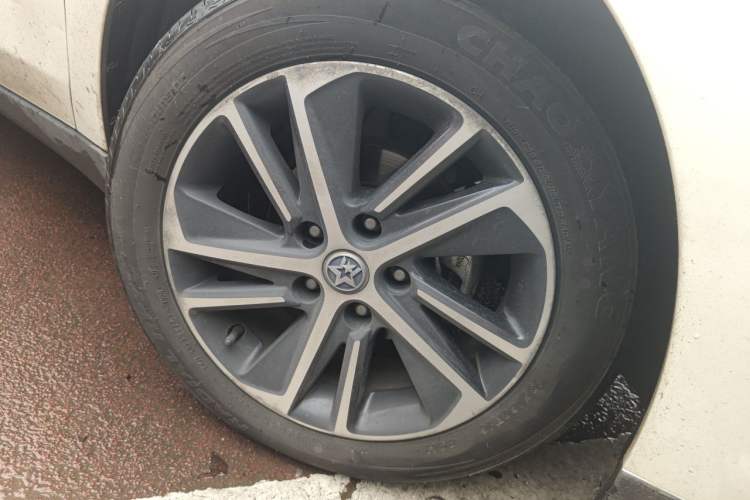Used Venucia D60 2018 1.6L CVT Smart Connect Elite Edition Right Front Wheel Hub
