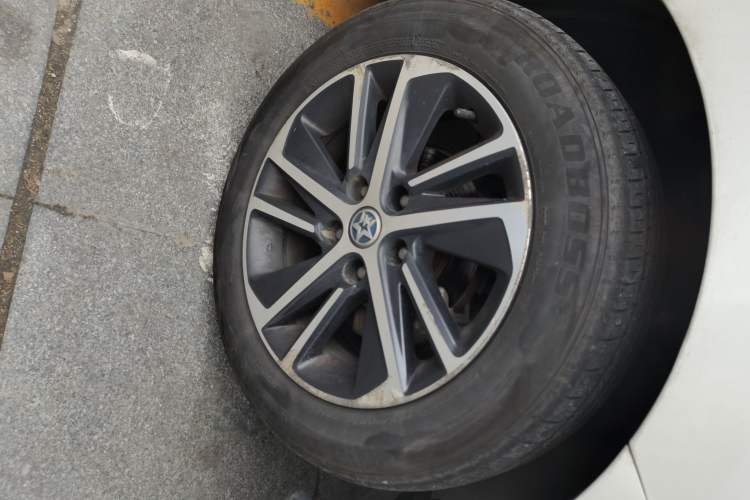 Used Venucia D60 2018 1.6L CVT Smart Connect Elite Edition Right Front Wheel Hub