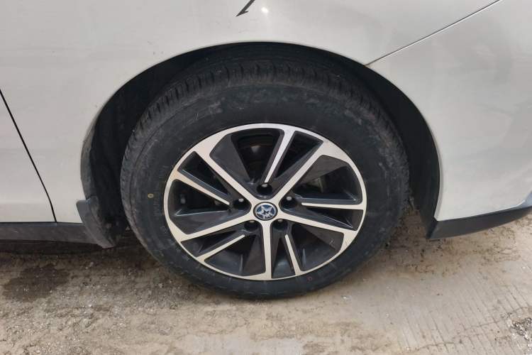 Used Venucia D60 2018 1.6L Manual Smart Connect Elite Edition Right Front Wheel Hub