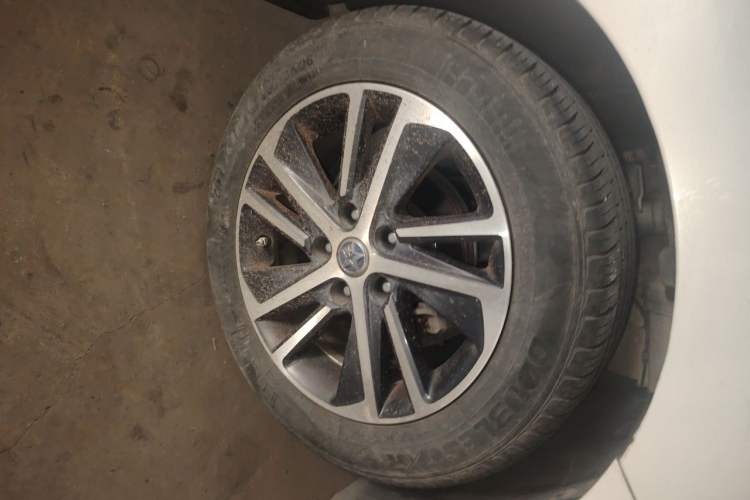 Used Venucia D60 2018 1.6L CVT Comfort Edition Right Front Wheel Hub