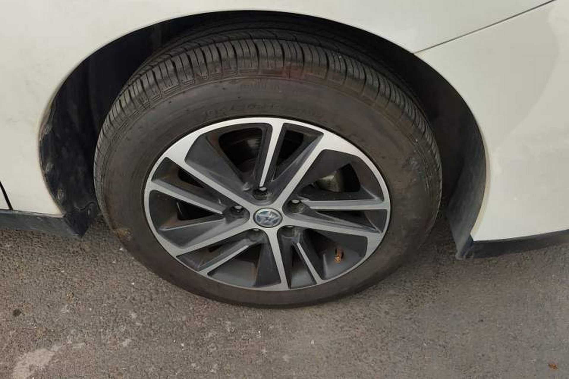 Used Venucia D60 2018 1.6L Manual Smart Connect Elite Edition Right Front Wheel Hub