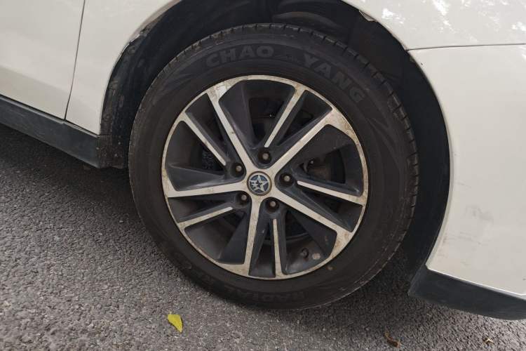 Used Venucia D60 2018 1.6L CVT Smart Connect Elite Edition Right Front Wheel Hub