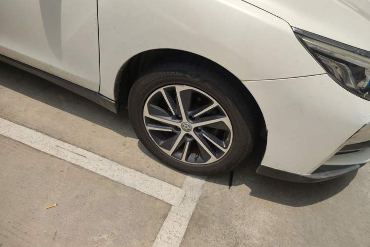 Used Venucia D60 2018 1.6L CVT Smart Connect Elite Edition Right Front Wheel Hub