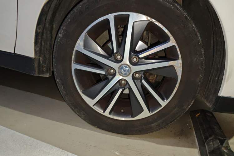 Used Venucia D60 2018 1.6L CVT Smart Connect Elite Edition Right Front Wheel Hub