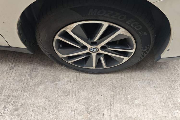 Used Venucia D60 2018 1.6L CVT Smart Connect Elite Edition Right Front Wheel Hub