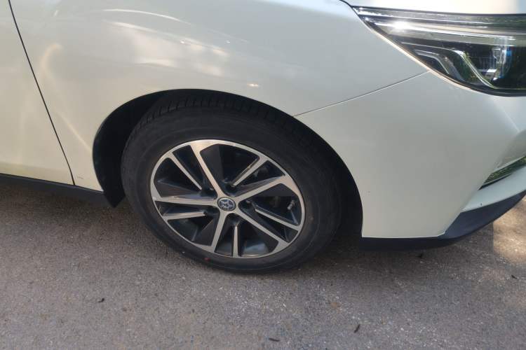 Used Venucia D60 2018 1.6L Manual Smart Connect Elite Edition Right Front Wheel Hub