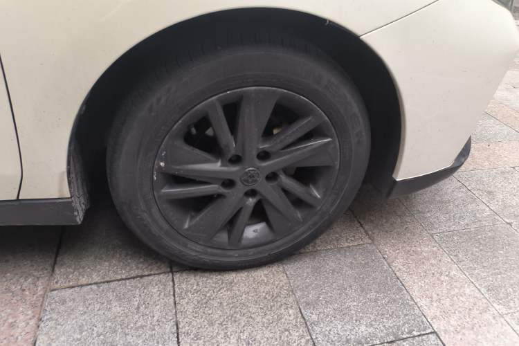 Used Venucia D60 2018 1.6L CVT Smart Connect Elite Edition Right Front Wheel Hub