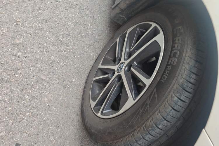 Used Venucia D60 2018 1.6L CVT Smart Connect Elite Edition Right Front Wheel Hub