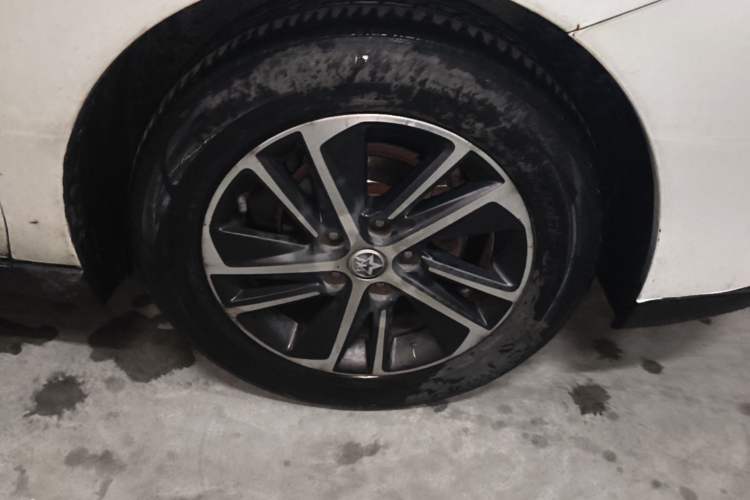 Used Venucia D60 2018 1.6L CVT Smart Connect Elite Edition Right Front Wheel Hub