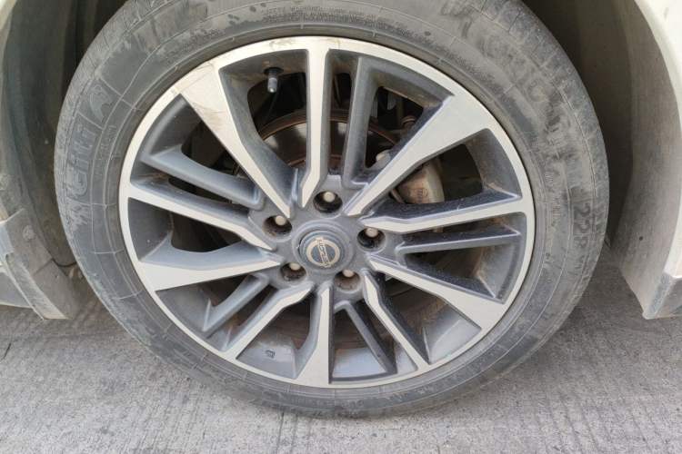 Used Venucia D60 2018 1.6L CVT Smart Connect Luxury Edition Right Front Wheel Hub