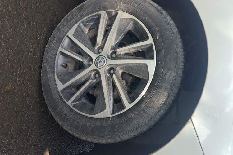Used Venucia D60 2018 1.6L CVT Smart Connect Elite Edition Right Front Wheel Hub