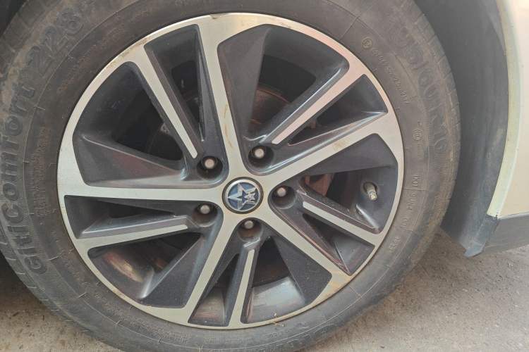 Used Venucia D60 2018 1.6L CVT Smart Connect Elite Edition Right Front Wheel Hub