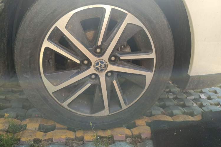 Used Venucia D60 2018 1.6L CVT Smart Connect Elite Edition Right Front Wheel Hub