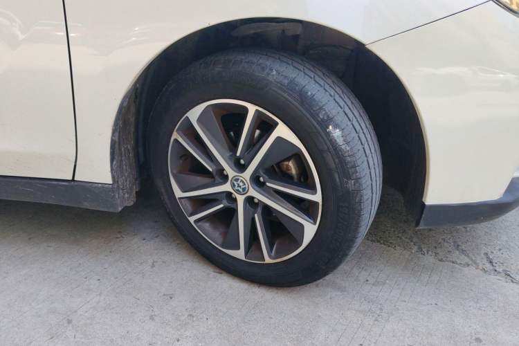 Used Venucia D60 2018 1.6L Manual Smart Connect Elite Edition Right Front Wheel Hub