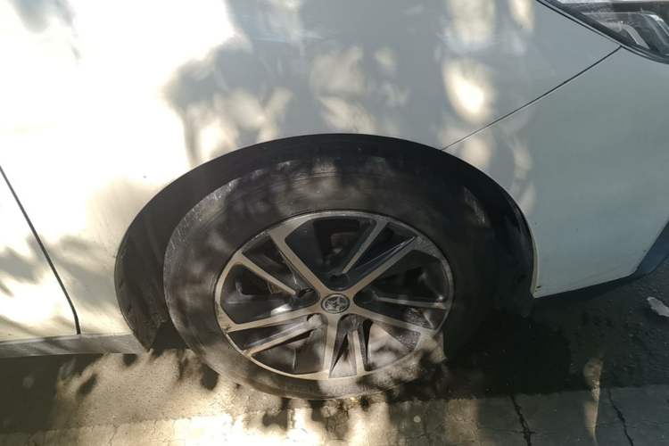 Used Venucia D60 2018 1.6L CVT Smart Connect Elite Edition Right Front Wheel Hub