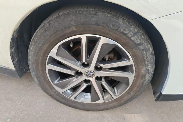 Used Venucia D60 2018 1.6L CVT Smart Connect Elite Edition Right Front Wheel Hub