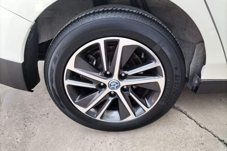 Used Venucia D60 2018 1.6L Manual Smart Connect Elite Edition Right Rear Wheel Hub
