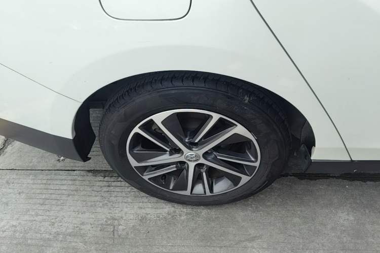 Used Venucia D60 2018 1.6L CVT Smart Connect Elite Edition Right Rear Wheel Hub