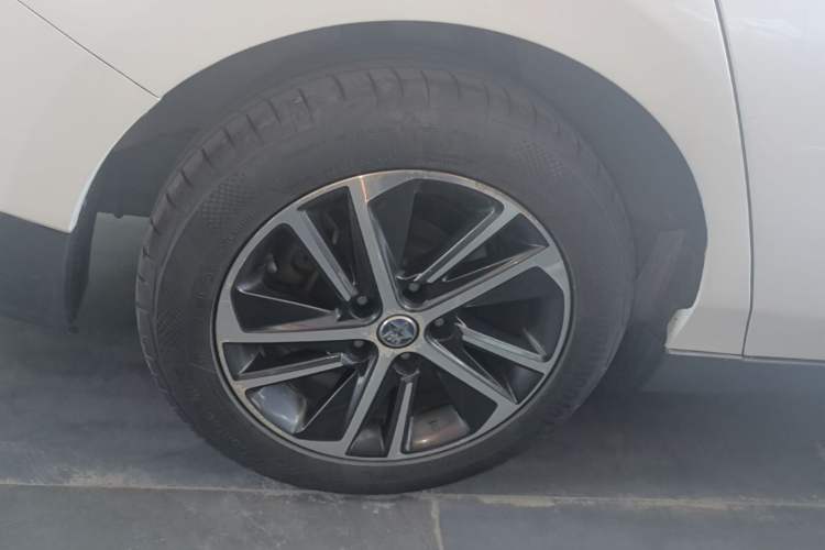 Used Venucia D60 2018 1.6L CVT Smart Connect Elite Edition Right Rear Wheel Hub