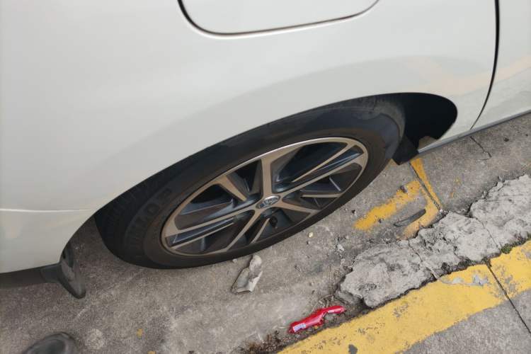 Used Venucia D60 2018 1.6L CVT Smart Connect Elite Edition Right Rear Wheel Hub
